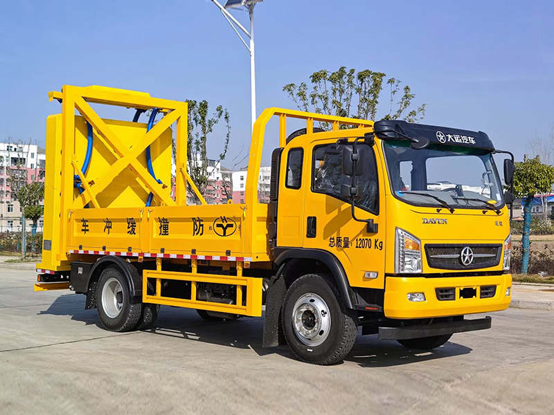 虹宇牌大运100K防撞缓冲车