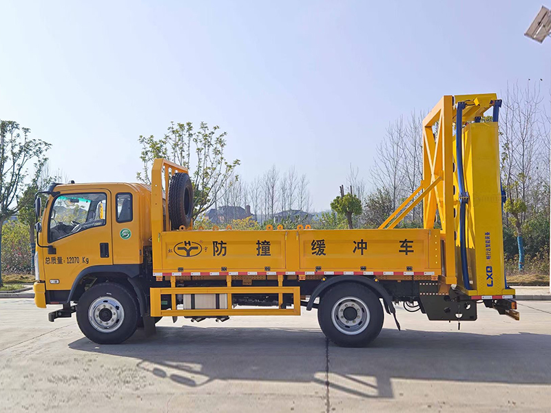 虹宇牌大运100K防撞缓冲车