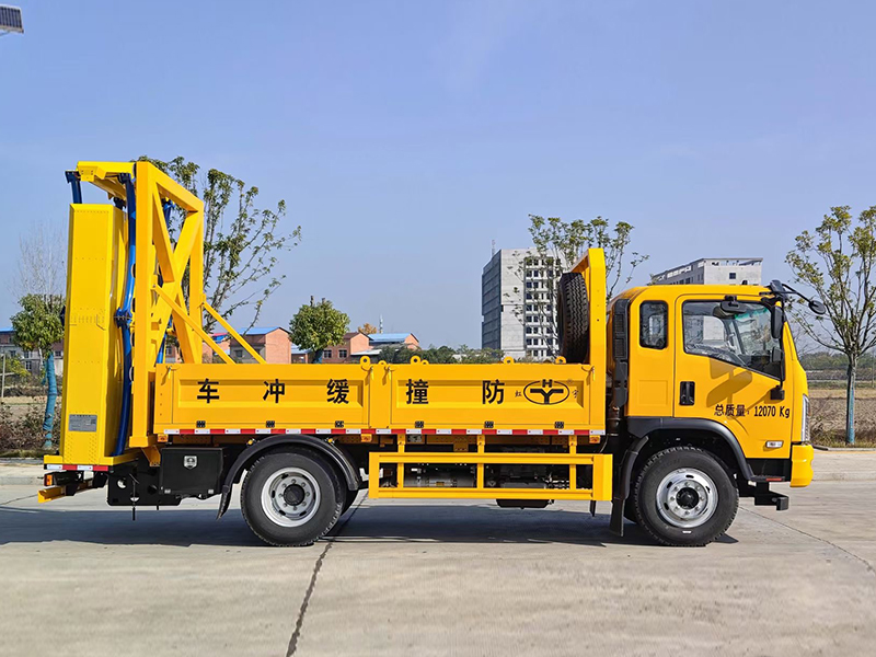 虹宇牌大运100K防撞缓冲车